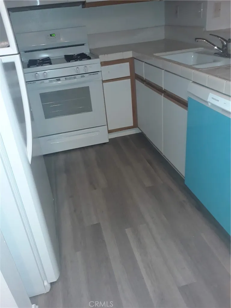 435 E Tamarack, Inglewood, California 90301 home-pic-5